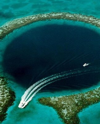 Belize boat ongreat blue hole