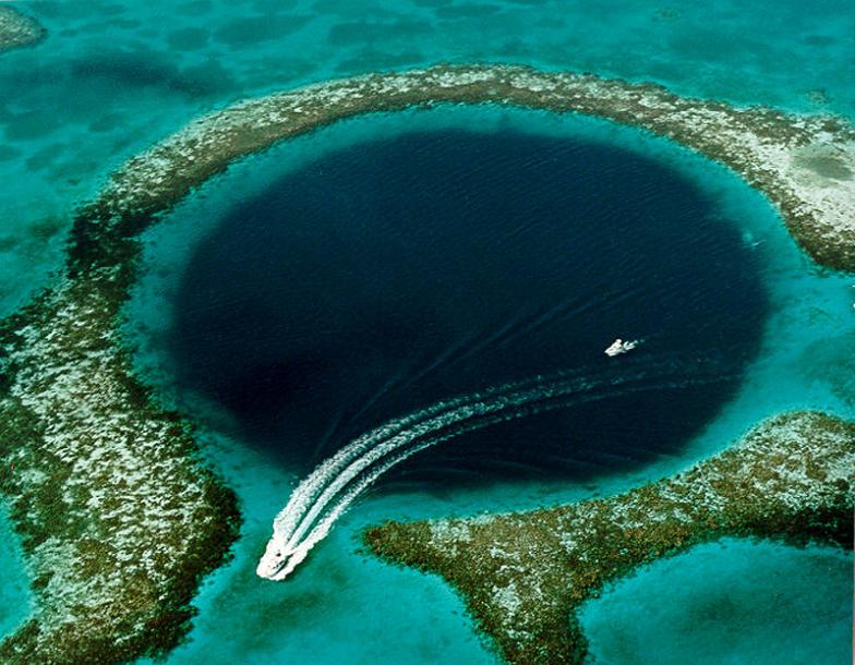 Belize boat on great blue hole 