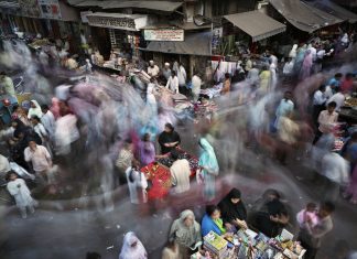 Ultima săptamână pentru înscrieri la Street Photography Awards 2018 LensCulture